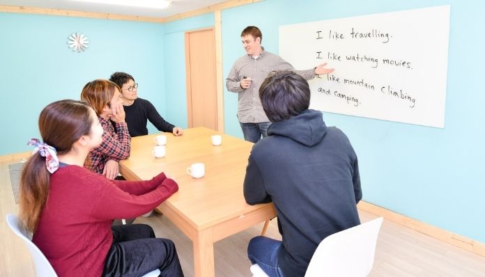 レイモンドが教えている大人のクラス